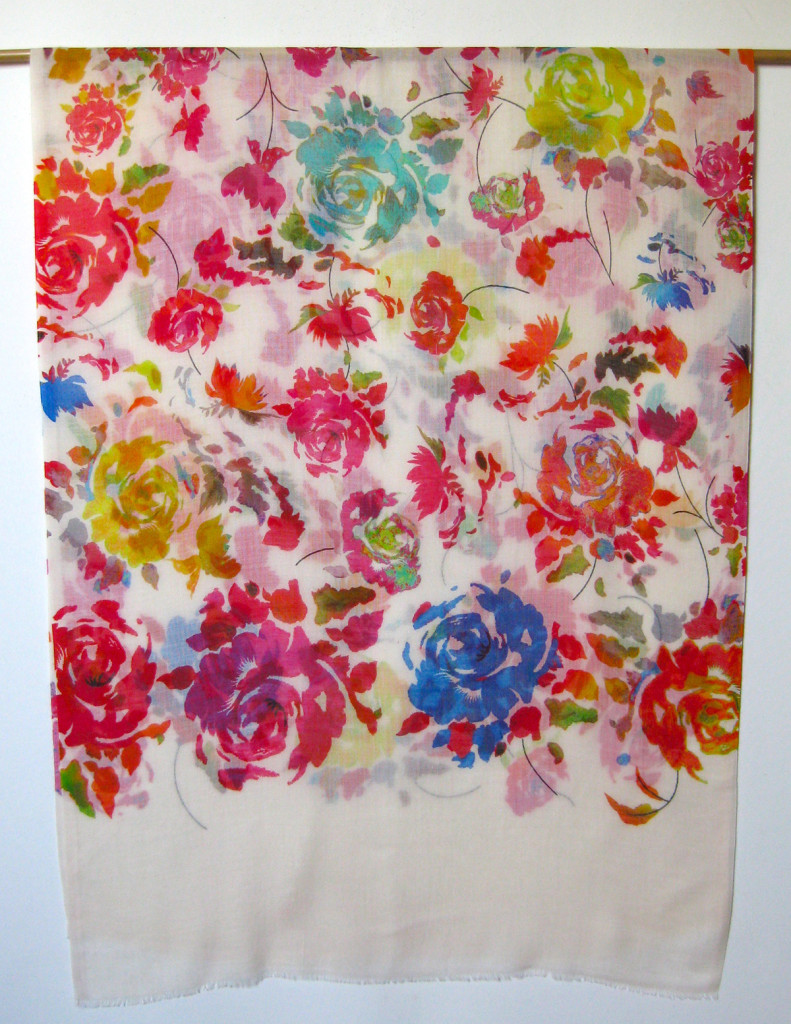 Uld / silke tørklæde med blomsterprint. Skønt sommer tørklæde. samarkanddk