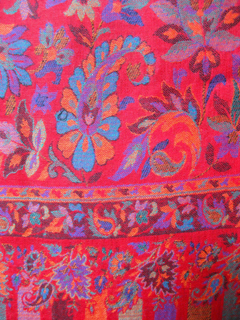 Uld / Cashmere tørklæde, sjal. Samarkand har et stort udvalg af uld tørklæder og sjaler.
