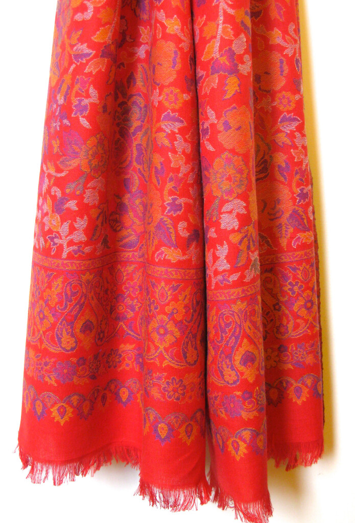 Uld tørklæde, sjal. Samarkand har et stort udvalg af uld tørklæder og sjaler.