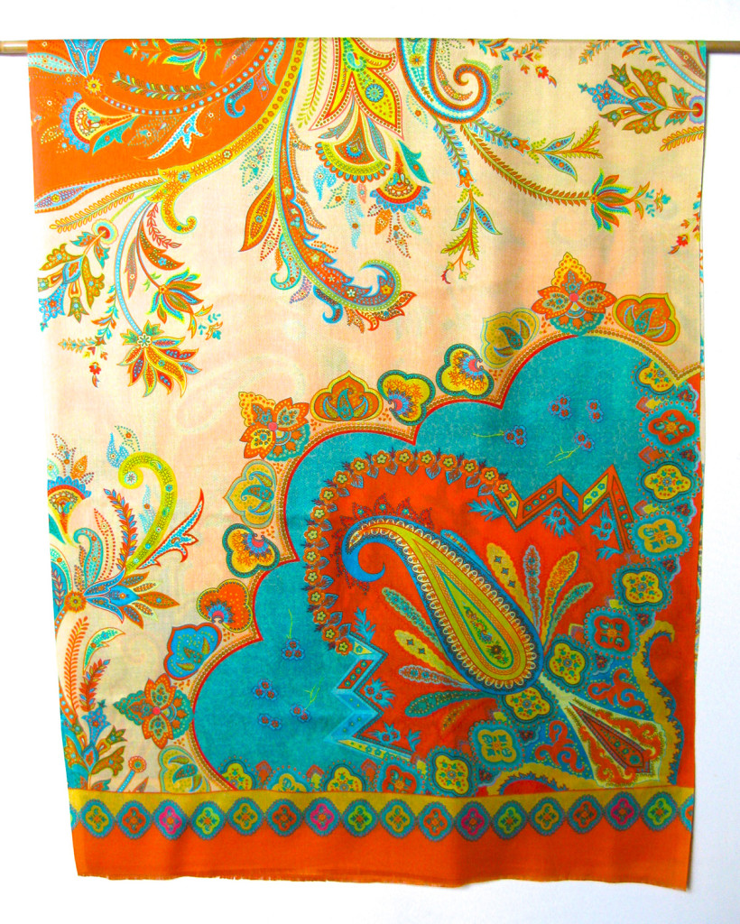 silketørklæde med paisley mønster, silketørklæde print, tørklæde silke farver