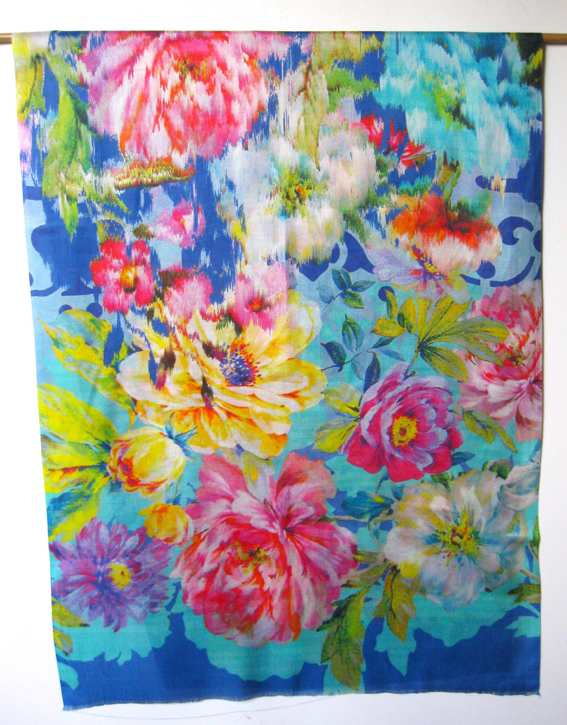 silketørklæde med blomster, silketørklæde print, tørklæde silke farver