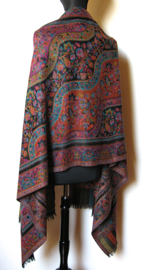 Uld / Cashmere tørklæde, sjal. Samarkand har et stort udvalg af uld tørklæder og sjaler.