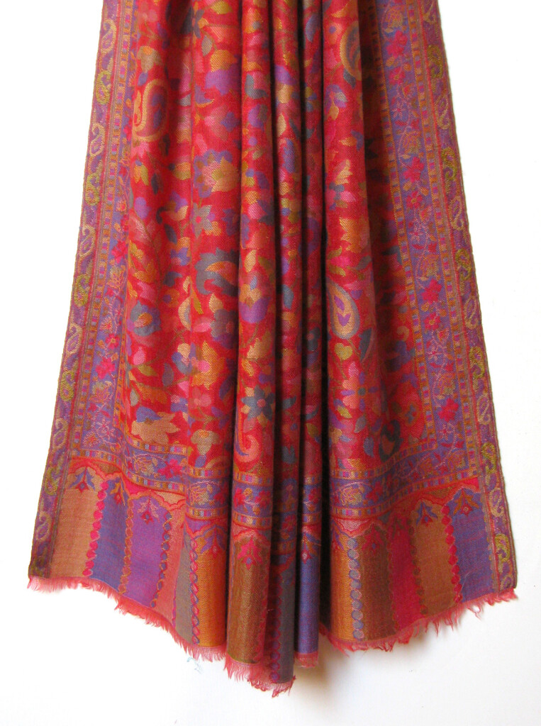 Cashmere-Pashmina tørklæde. Samarkand har et stort udvalg af uld / cashmere tørklæder og sjaler.