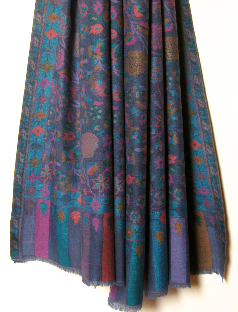 Cashmere-Pashmina tørklæde. Samarkand har et stort udvalg af uld / cashmere tørklæder og sjaler.