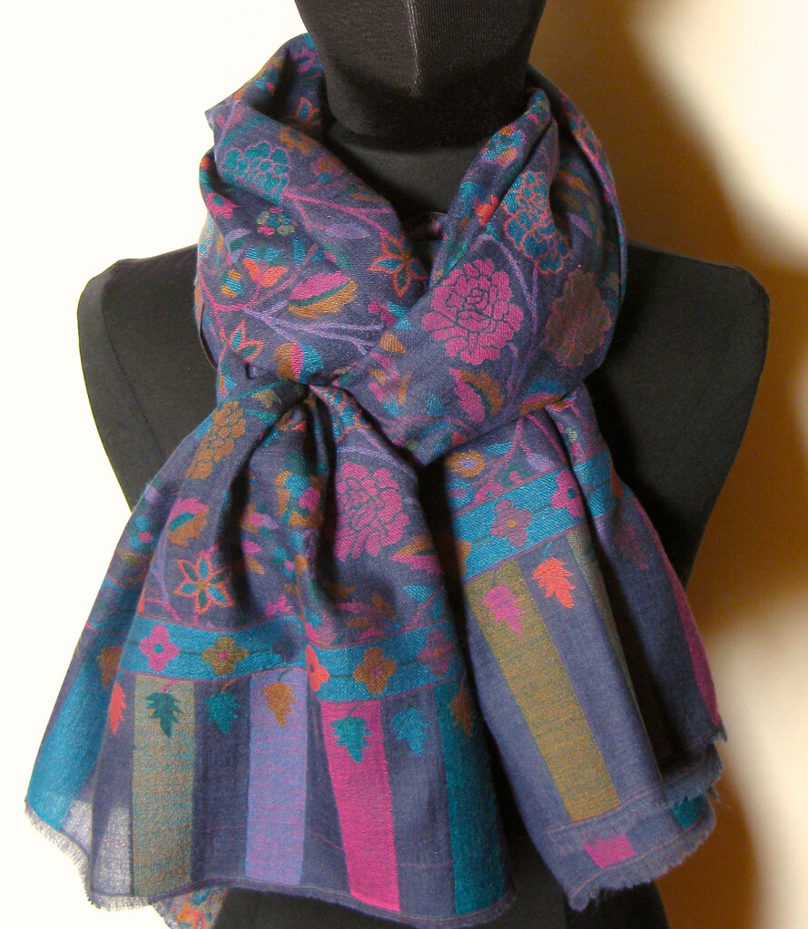 Cashmere-Pashmina tørklæde. Samarkand har et stort udvalg af uld / cashmere tørklæder og sjaler.