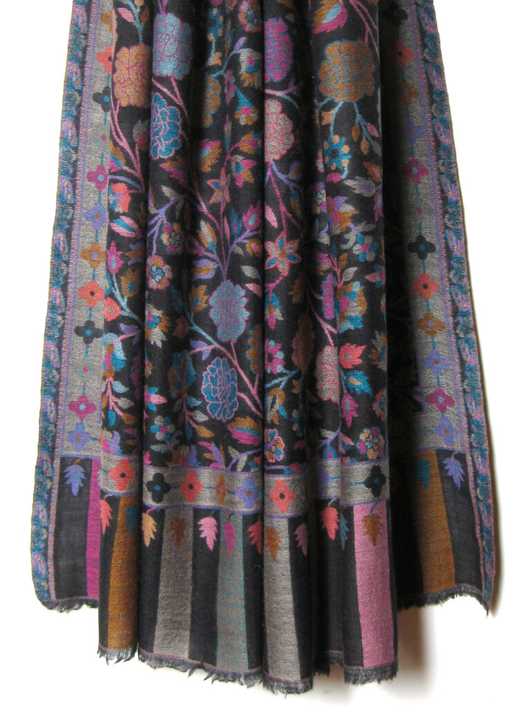 Cashmere-Pashmina tørklæde. Samarkand har et stort udvalg af uld / cashmere tørklæder og sjaler.