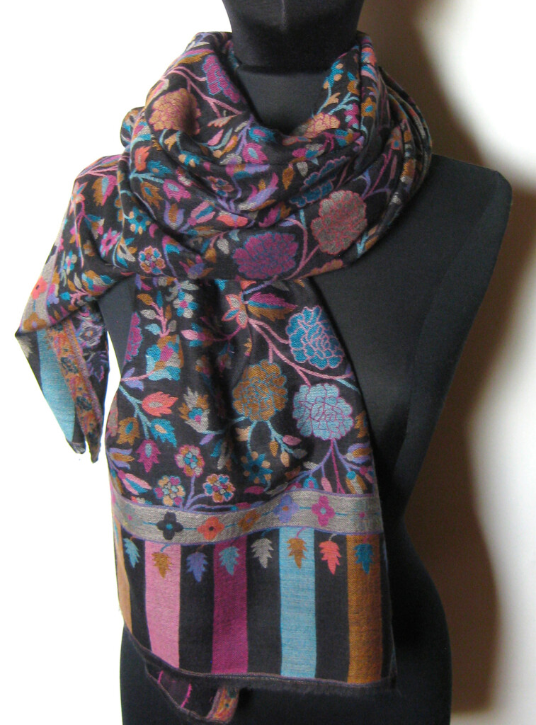 Cashmere-Pashmina tørklæde. Samarkand har et stort udvalg af uld / cashmere tørklæder og sjaler.