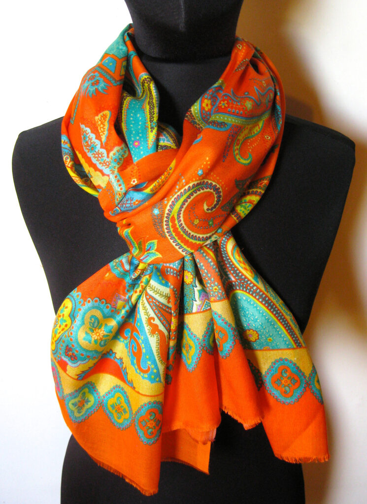 silketørklæde med paisley mønster, silketørklæde print, tørklæde, silke, farver